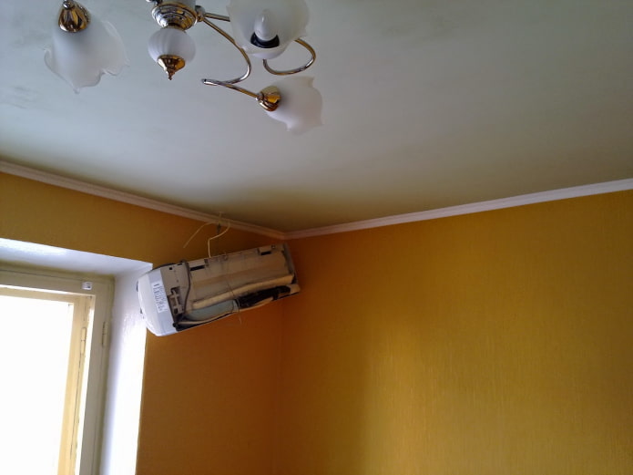 klejenie tapety pod klimatyzatorem