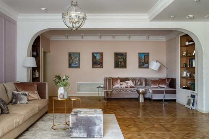 łukowy otwór dzielący salon