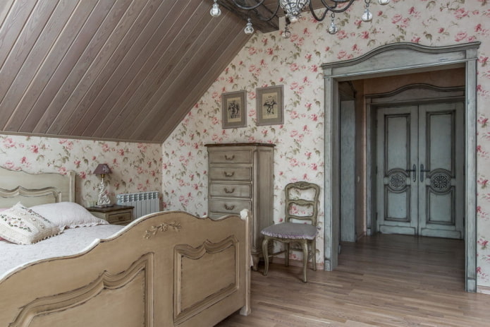 łuk z płyt gipsowo-kartonowych we wnętrzu w stylu prowansalskim