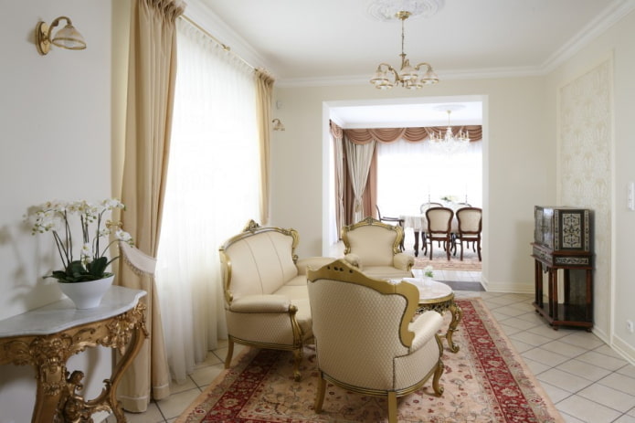 salon w tonacji białej w stylu klasycznym