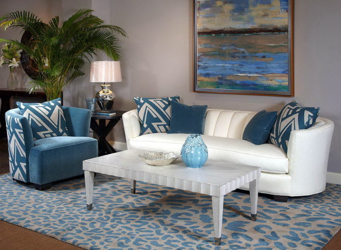 Biało-niebieska sofa