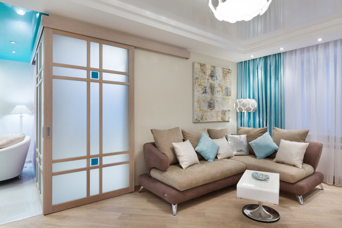 beżowa i brązowa sofa