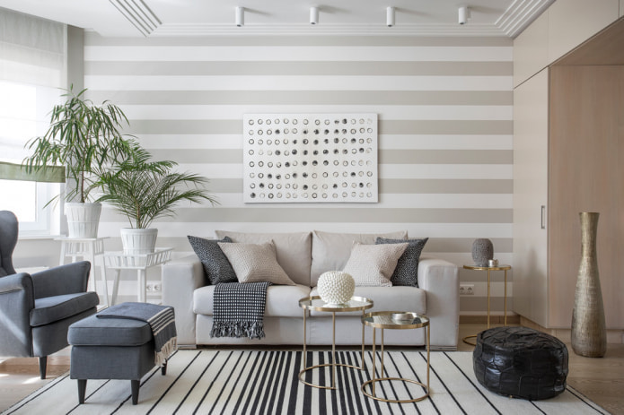 Szara i beżowa sofa