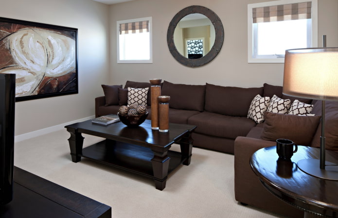 ciemnobrązowa sofa