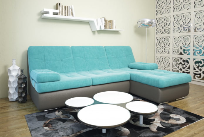 szaro-turkusowa sofa we wnętrzu