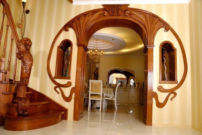 łuk z giętego drewna w stylu Art Nouveau
