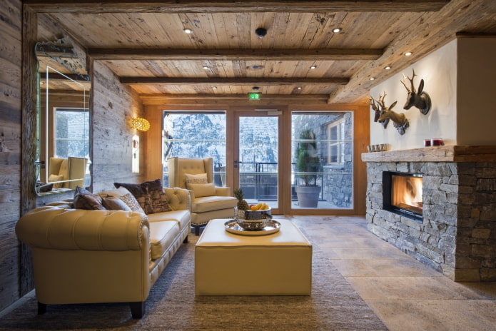 drewniany sufit w stylu chalet