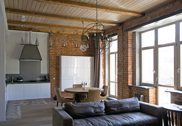 drewniany sufit w stylu loft