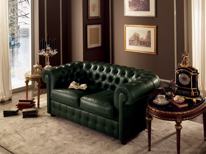 zielona skórzana sofa