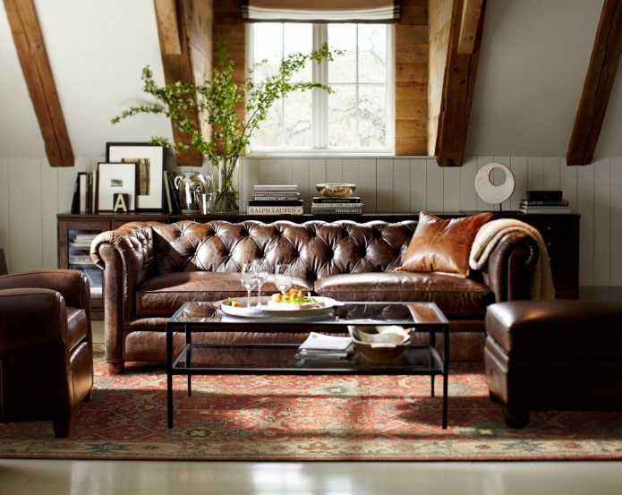sofa na poddaszu