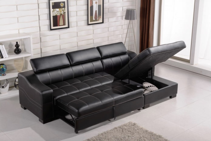 składana sofa ze skórzaną tapicerką we wnętrzu