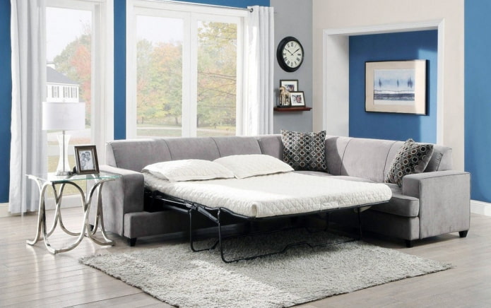 rozkładana narożna sofa we wnętrzu