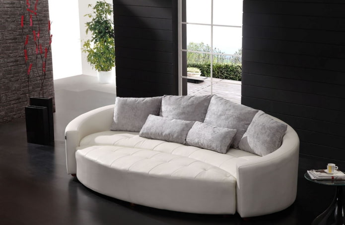 owalna rozkładana sofa we wnętrzu