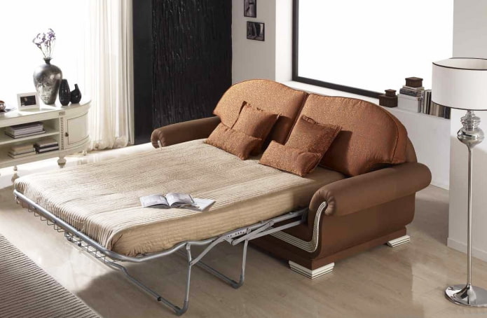 składana sofa z miękkim oparciem wewnątrz