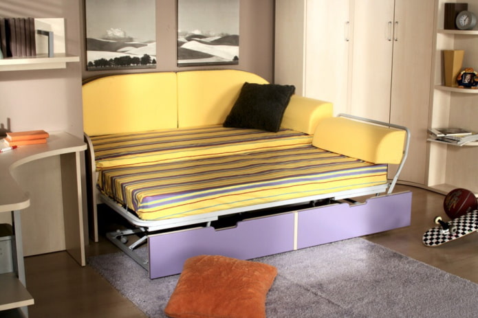 składana sofa w pokoju dziecięcym