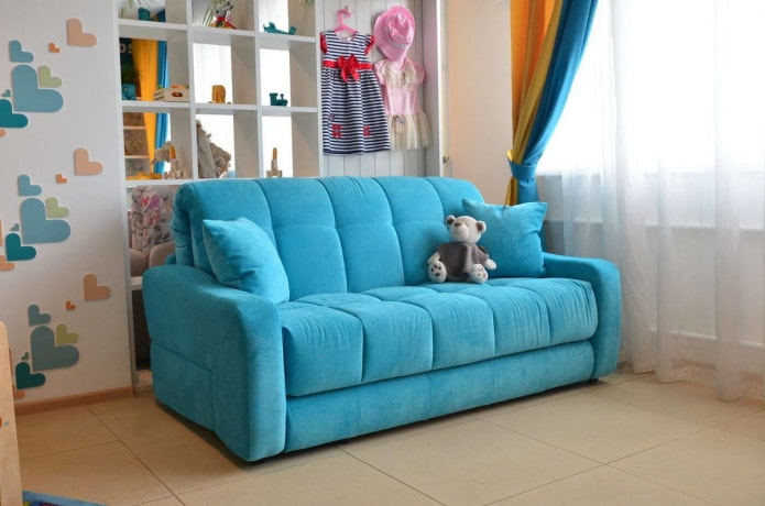 składana sofa w pokoju dziecięcym