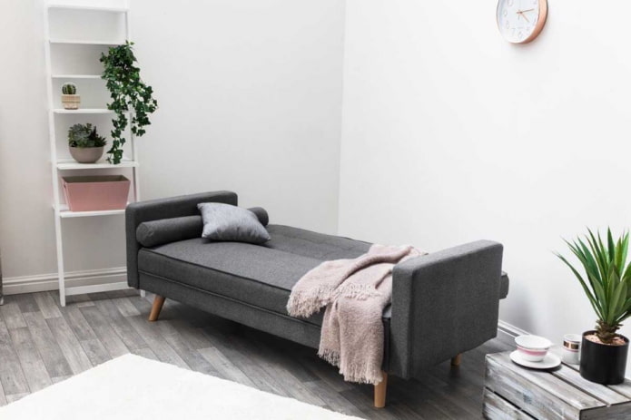 Rozkładana sofa w stylu skandynawskim