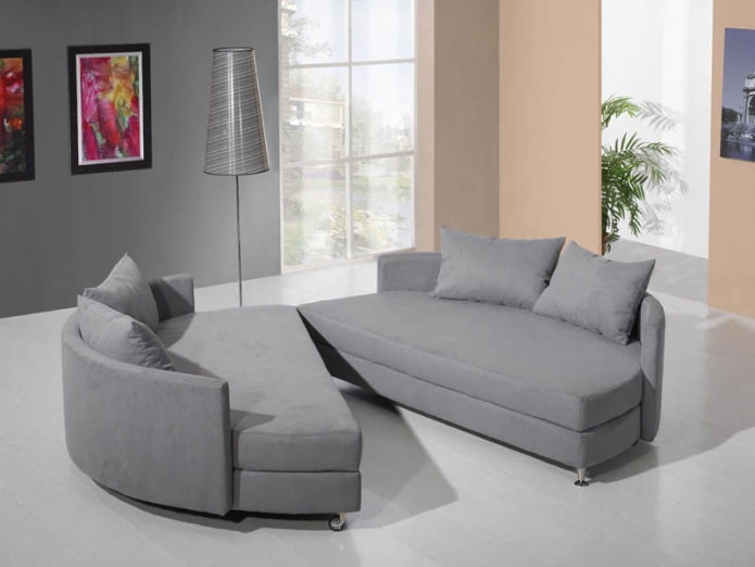 półokrągła rozkładana sofa we wnętrzu
