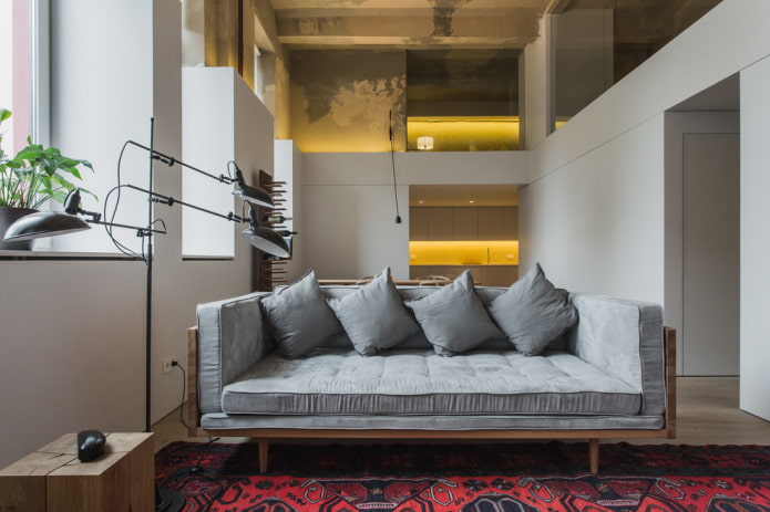 Szara prosta sofa