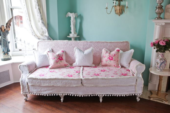 różowa sofa