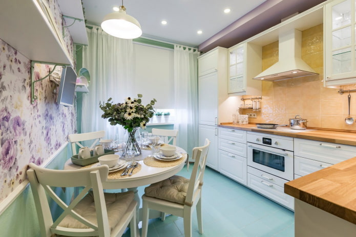 10 m2 kuchni w stylu prowansalskim
