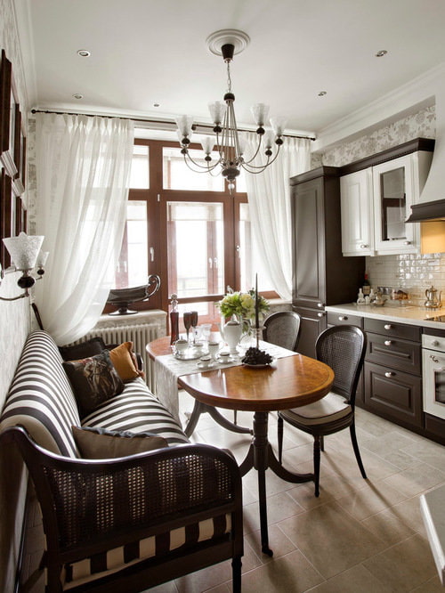 sofa w stylu neoklasycznym