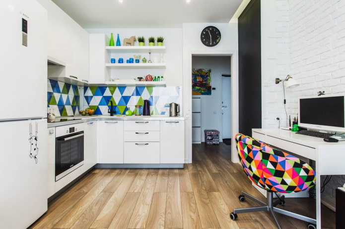 Dwupokojowy apartament w stylu europejskim z jasną kuchnią i salonem