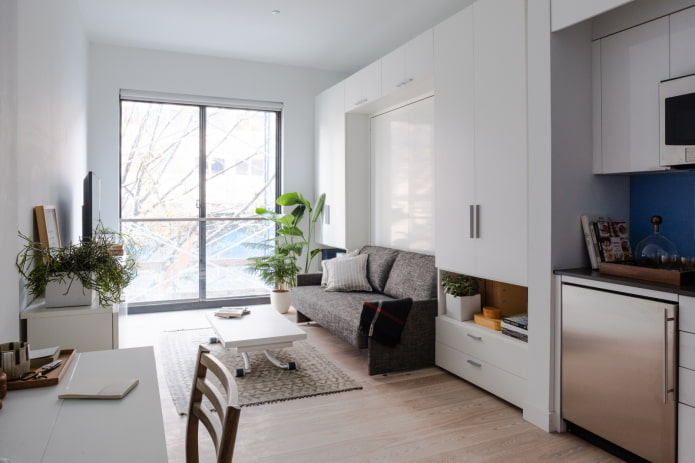 wnętrze apartamentu typu studio z jednym oknem
