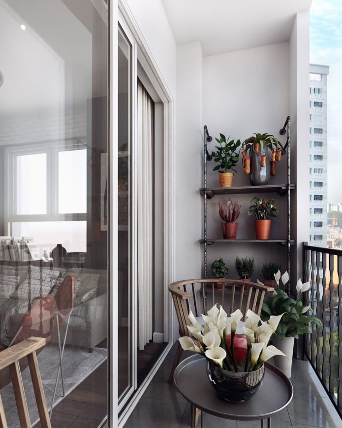 przytulny nieszkliwiony balkon