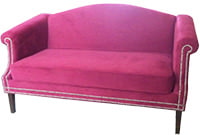 sofa w sypialni dla dziewczynki