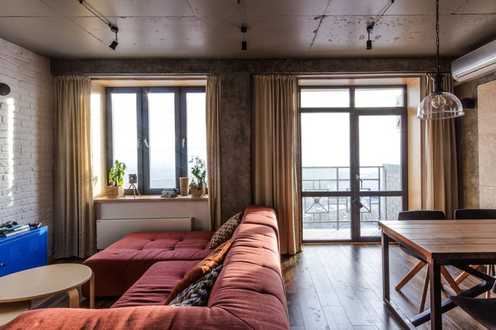 drzwi balkonowe we wnętrzu w stylu loft