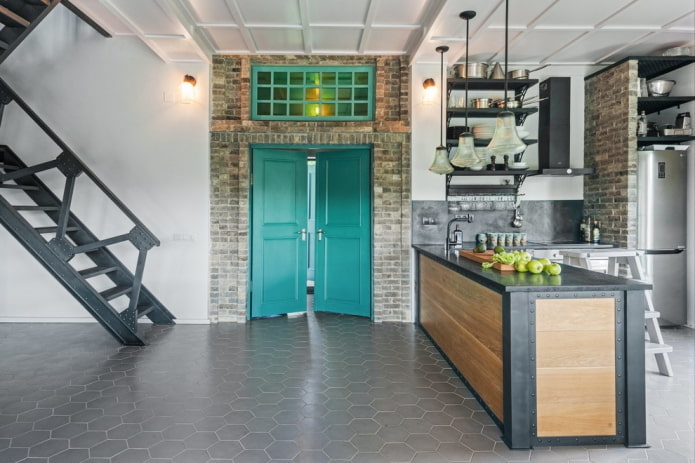 drzwi we wnętrzu kuchni w stylu loft