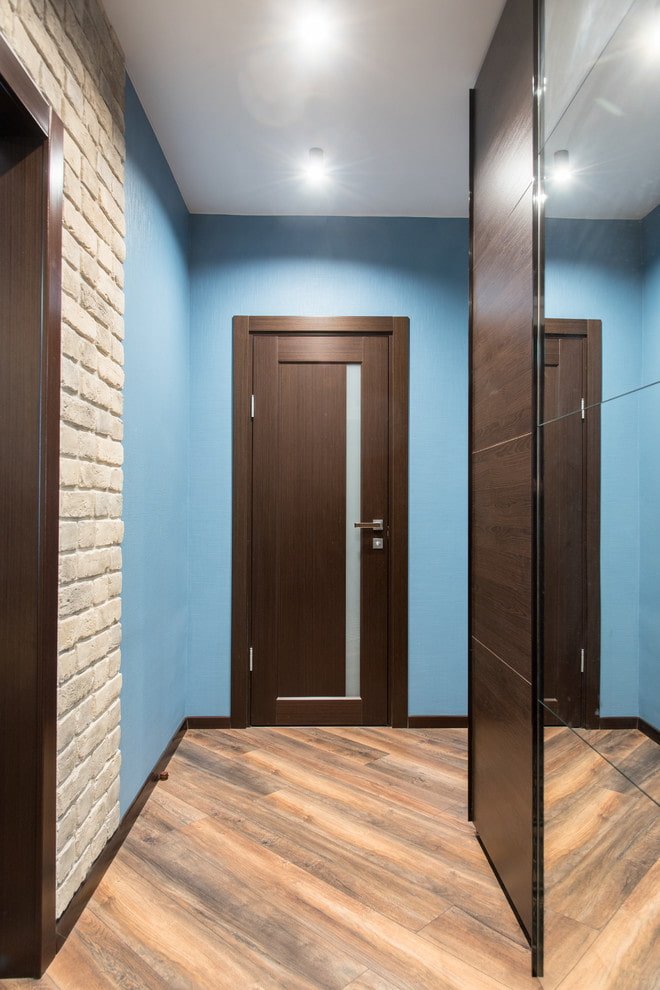 Jasne drzwi laminowane i wenge