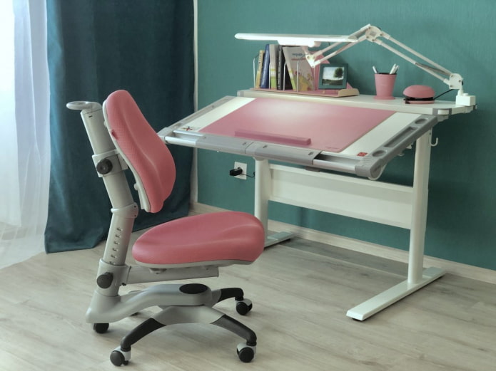 ergonomiczne biurko dziecięce