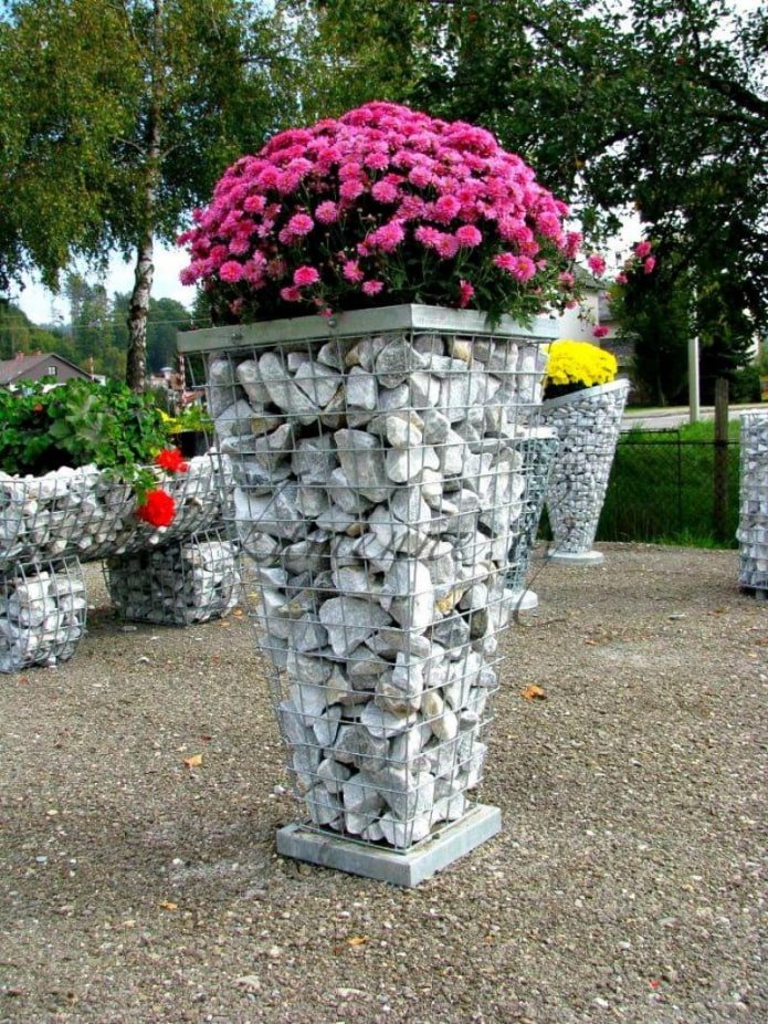 kwietnik z gabionów