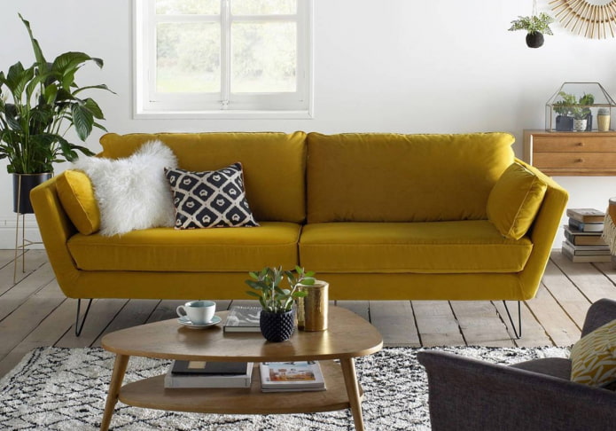 musztardowa sofa