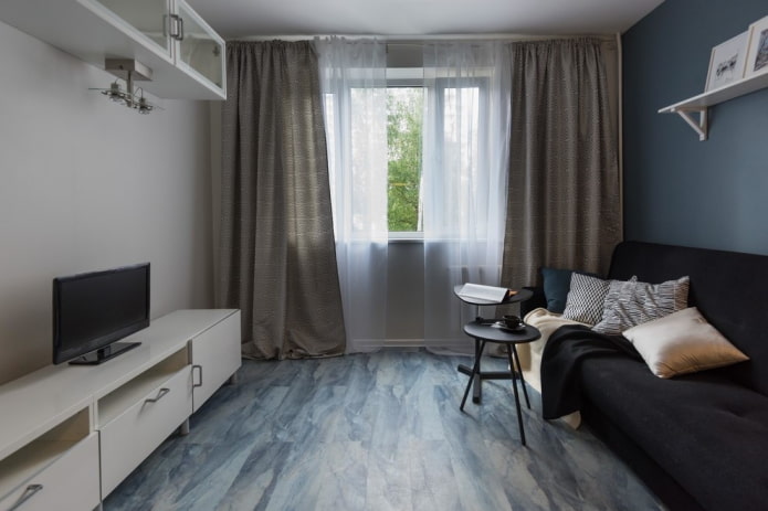 szary salon we wnętrzu mieszkania Chruszczowa