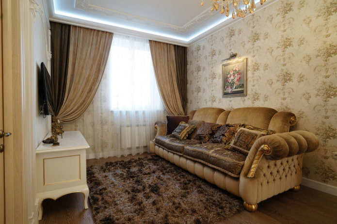 wnętrze małego salonu w stylu klasycznym