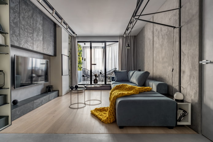 Szary salon z jasnym kocem