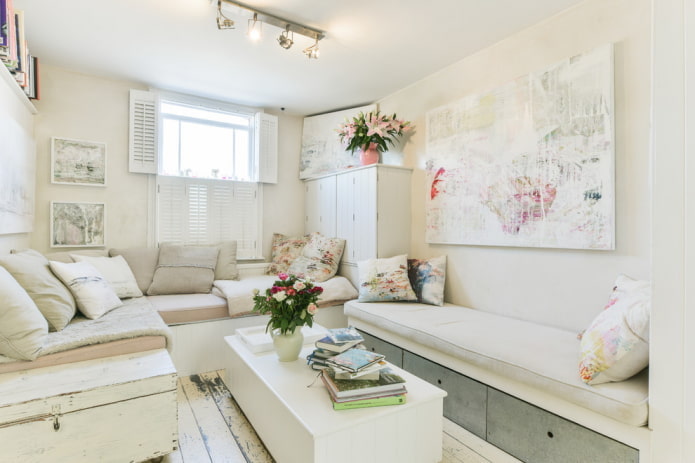 jasny salon w stylu prowansalskim