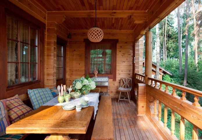 projekt balkonu we wnętrzu domu z bali