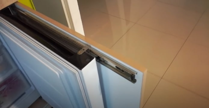 wbuduj-w regularny lodówka