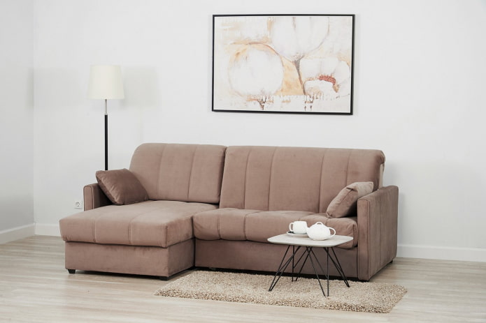 narożna sofa z pufą