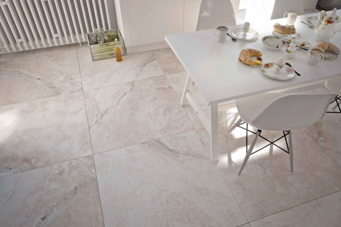 płytki porcelanowe na podłodze w kuchni