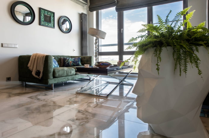 błyszczące płytki porcelanowe we wnętrzu