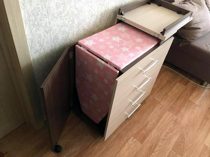 Komoda z deską do prasowania wykonana z płyty wiórowej laminowanej