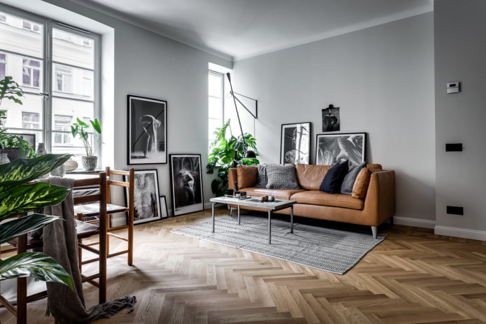 szary dywan i brązowa sofa