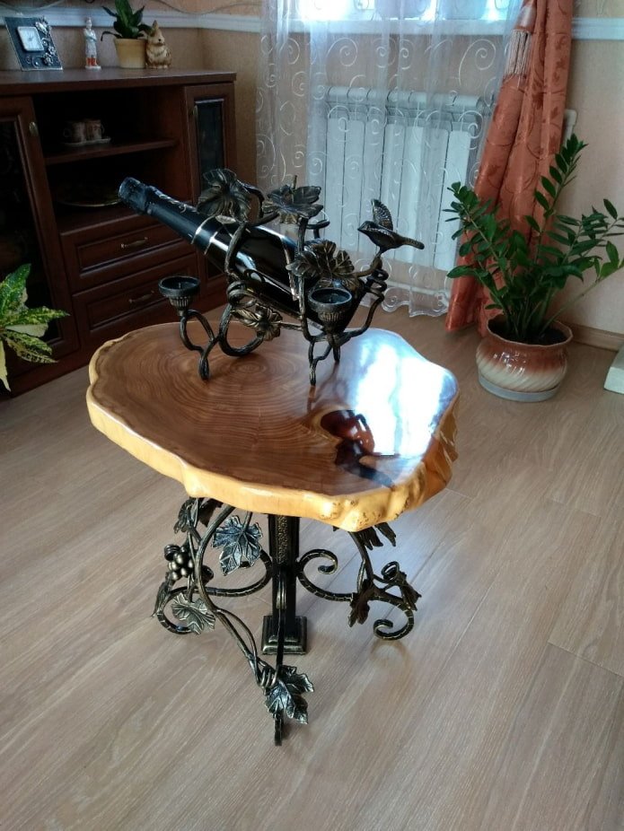 kuty stół z płytą