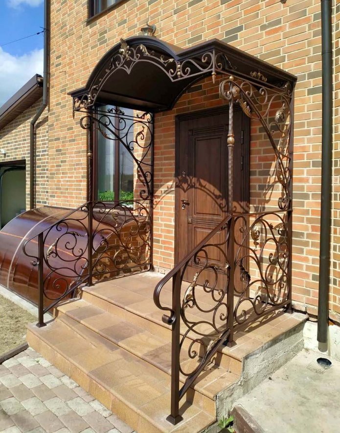 daszek kuty z balustradami