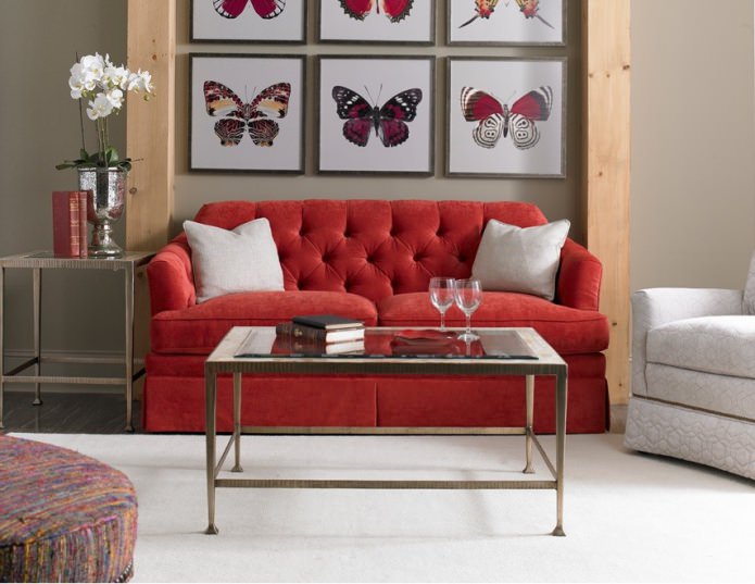mała sofa materiałowa